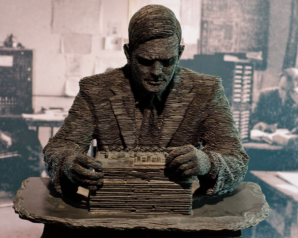 Alan Turing : Statut en bronze